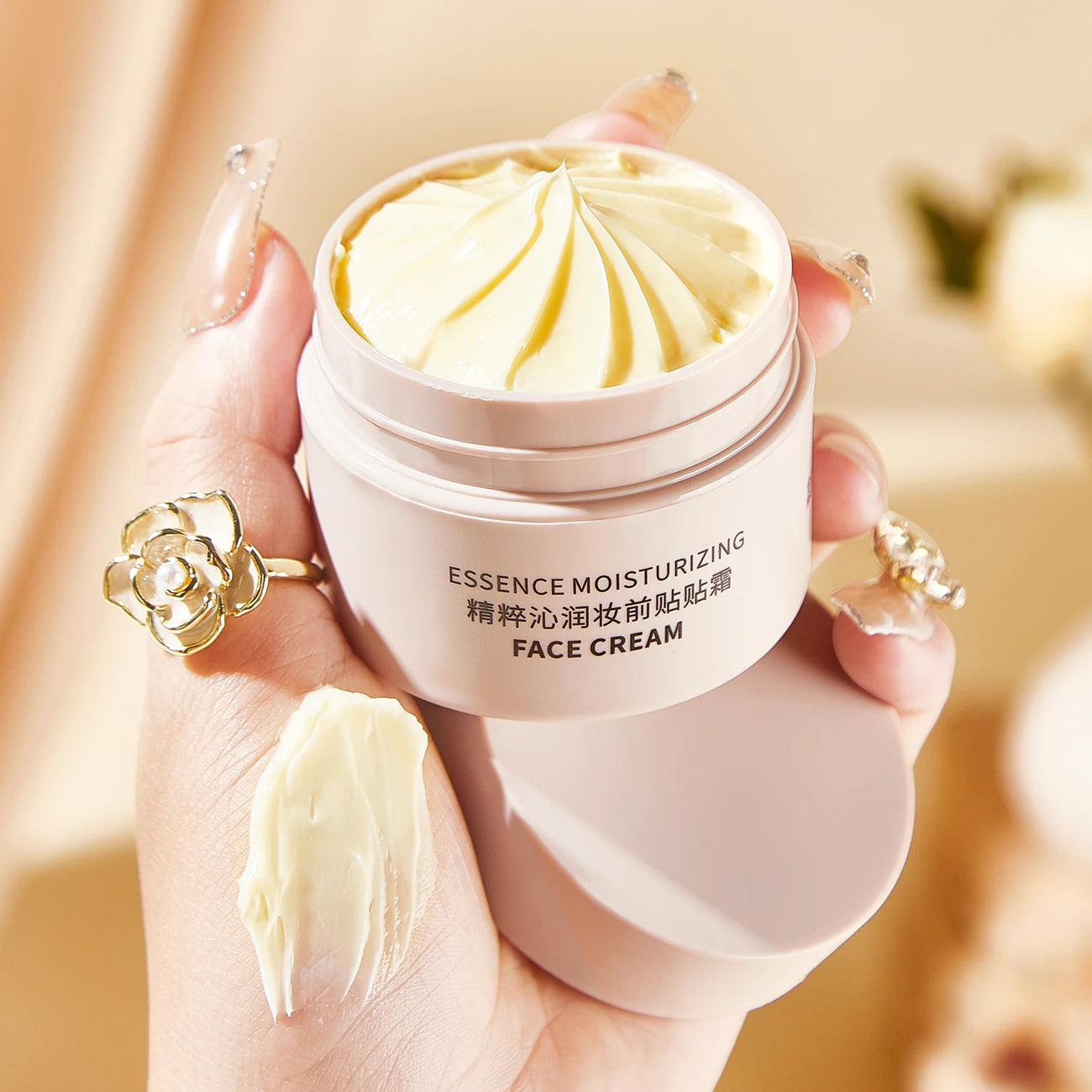Apply the cream before makeup, moisturizing foundation cream - lasting moisturizing, creating a natural foundation